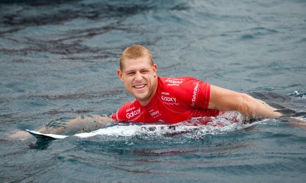 Shark sighting marks Mick Fanning’s surfing comeback at Narrabeen
