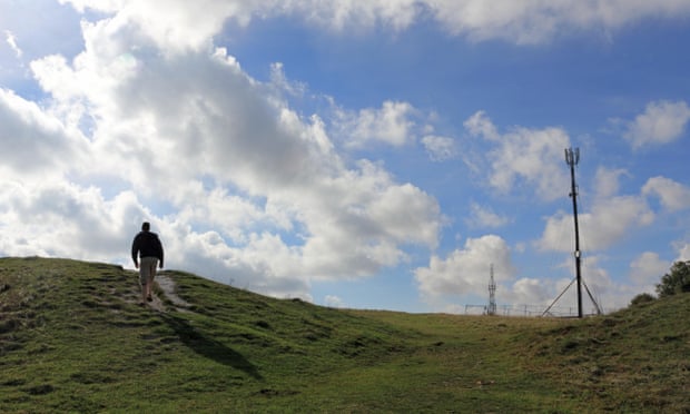 Mobile phone masts in rural England to be up to 20% taller in rules shakeup