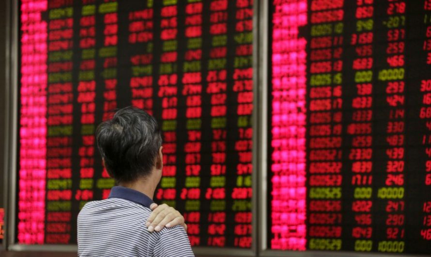 Asia stocks hit seven-month low as China skids, funds favour Wall Street