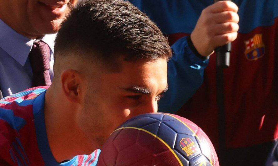 Ferran Torres unable to register at Barcelona yet after signing