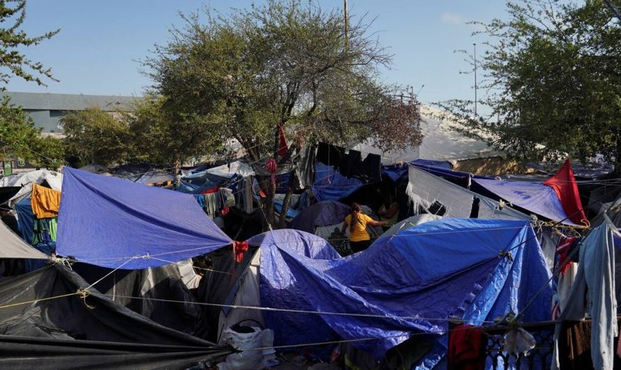 US to end Covid order blocking asylum seekers at border with Mexico